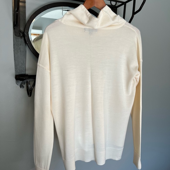 💯 Merino Wool Cowl Neck Sweater - Picture 4 of 9